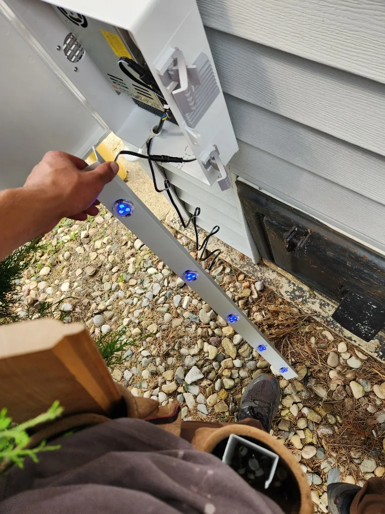 Low-voltage LED beads in a slim aluminum track